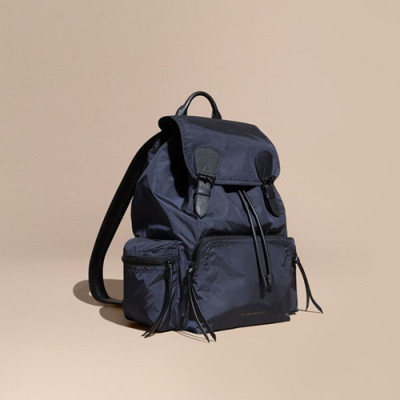 [버버리] 라지 테크니컬 나일론 가죽 럭색 다크불루 40209371 남성용 백팩 - bu0002b Burberry Large Technical Nylon Dark Blue Mens Back Pack