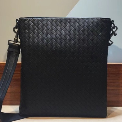 Bottega Veneta Leather Black Messenger Shoulder Bag,25/28cm - 보테가 베네타 레더 블랙 남성용 메신저 숄더백 7112,BVB0081,25/28cm