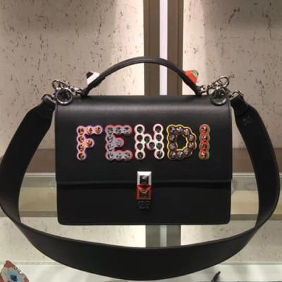 Fendi Kan I Strap Tote Shoulder Bag ,25CM - 펜디 칸아이 스트랩 토트 숄더백  FENB0023,25CM,블랙