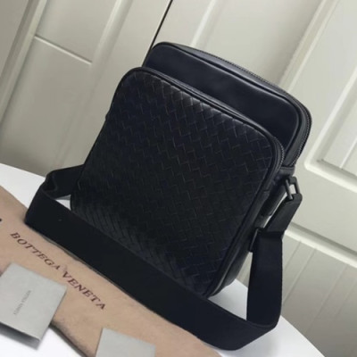 Bottega Veneta Leather Black Cross Bag,26cm - 보테가 베네타 레더 블랙 남성용 크로스백 ,BVB0126,26cm