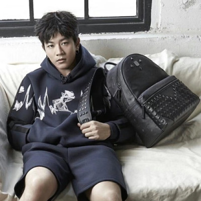 MCM Canvas Back Pack,26/34cm - 엠씨엠 캔버스 남여공용 백팩 MCMB0091, 26/34cm,블랙