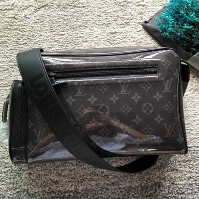 Louis Vuitton 2018 Monogram Messenger Camera Shoulder Bag,26cm - 루이비통 2018 모노그램 메신저 남성용 카메라 숄더백 LOUB0727 ,26cm,블랙