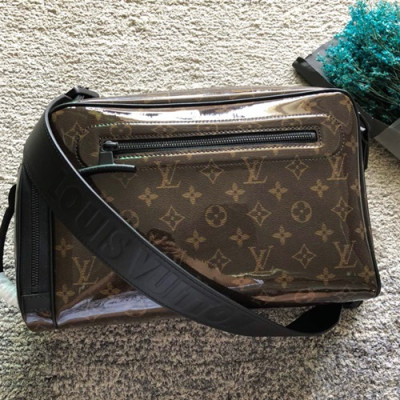 Louis Vuitton 2018 Monogram Messenger Camera Shoulder Bag,26cm - 루이비통 2018 모노그램 메신저 남성용 카메라 숄더백 LOUB0732 ,26cm,브라운