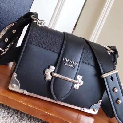 Prada Cahier Leather Shoulder Bag,20cm - 프라다 카이에 레더 여성용 숄더백 ,1BD045-2,20cm,블랙(은장)