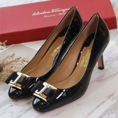 Salvatore Ferragamo 2019 Womens Patent Metal Logo Middle-heel Pumps - 페라가모 여성 페이던트 메탈 로고 미들힐 펌프스 Fer0254x.Size(225 - 250).블랙