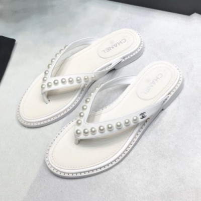 Chanel 2019 Women's CC Logo Embellished Pearl Leather Slipper - 샤넬 여성 CC로고 진주 장식 레더 슬리퍼 Cnl0137x.Size(220 - 250).화이트