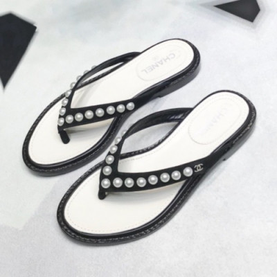 Chanel 2019 Women's CC Logo Embellished Pearl Leather Slipper - 샤넬 여성 CC로고 진주 장식 레더 슬리퍼 Cnl0358x.Size(220 - 250).블랙