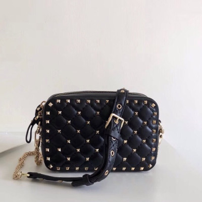 Valentino 2019 Leather Ruckstud Spike Camera Small Shoudler Bag,18.5CM - 발렌티노 2019 여성용 레더 락스터드 스파이크 카메라 스몰 숄더백 ,VTB0307,18.5CM,블랙