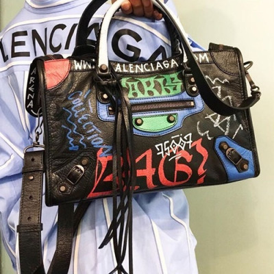 [매장판]Balenciaga 2019 Graffiti Classic City Leather Large Tote Shoulder Bag,38CM - 발렌시아가 2019 그래피티 클래식 시티 레더 라지 토트 숄더백,BGB0051,38CM,블랙