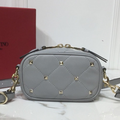 Valentino 2019 Leather Garavani Boomstud Camera Small Shoudler Bag,18CM - 발렌티노 2019 여성용 레더 가라바니 봄스터드  카메라 스몰 숄더백 ,VTB0476,18CM,그레이