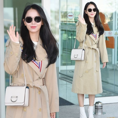 Burberry 2019 Leather Shoulder Bag, 17.5/20/27cm - 버버리 2019 레더 여성용 숄더백,BURB0241,17.5/20/27cm,화이트 - 신혜선