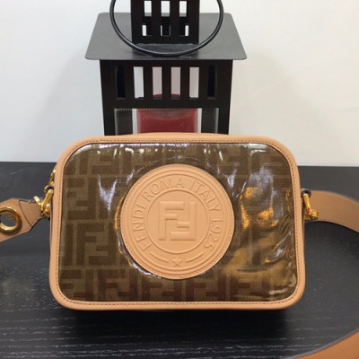 Fendi 2019 Camera Shoulder Bag ,22CM - 펜디 2019 남여공용 카메라 숄더백  FENB0311,22CM,베이지