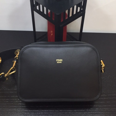 Fendi 2019 Camera Shoulder Bag ,22CM - 펜디 2019 남여공용 카메라 숄더백  FENB0339,22CM,블랙