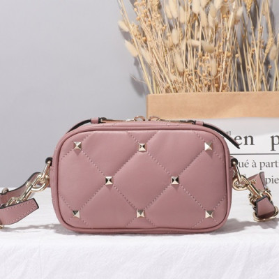 Valentino 2019 Leather Garavani Boomstud Camera Small Shoudler Bag,18CM - 발렌티노 2019 여성용 레더 가라바니 봄스터드  카메라 스몰 숄더백 ,VTB0526,18CM,핑크