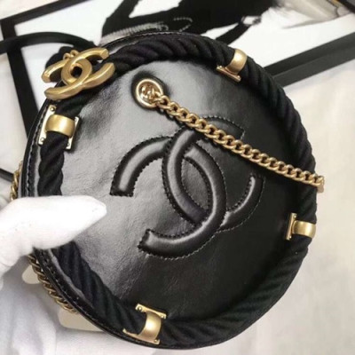 Chanel 2019 Small Round Chain Shoulder Bag  ,15CM - 샤넬 2019 스몰 라운드 체인 숄더백  CHAB0695,15CM,블랙