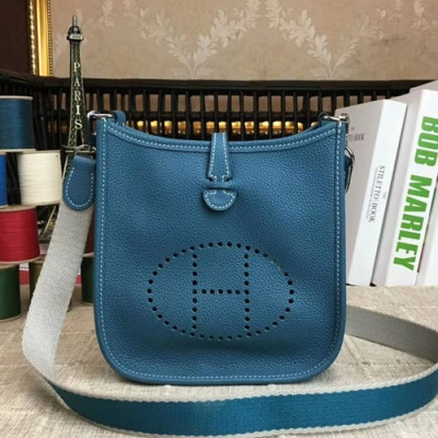 Hermes Evelyne Togo Leather Mini Shoulder Bag,17cm - 에르메스 에블린 토고 레더 여성용 미니 숄더백 HERB0719,17cm,블루