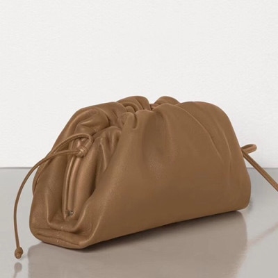 Bottega Veneta 2019 The Puuch Bag / Shoulder Bag,22cm - 보테가 베네타 2019 더 파우치 백 / 숄더백, 585852,BVB0245,22cm,브라운