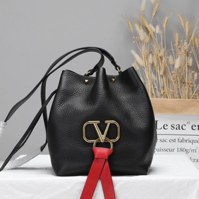 Valentino 2019 V-ring Leather Bucket Tote Shoudler Bag,22CM - 발렌티노 2019 브이링 레더 버킷 토트 숄더백, VTB0537,22CM,블랙