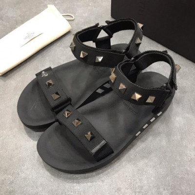 [매장판]Valentino 2019 Mens Stud Velvro Sandal - 발렌티노 남성 스터드 벨크로 샌들 Val0220x.Size(240 - 275).블랙