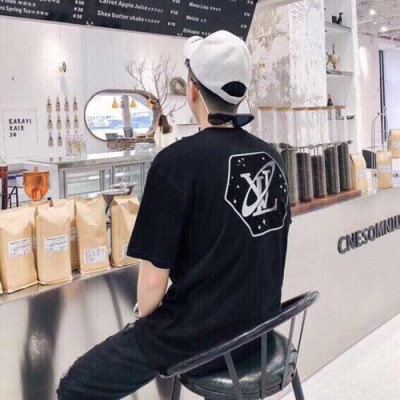 Louis vuitton 2019 Mens Logo Print Short Sleeved Tshirt - 루이비통 남성 로고 프린트 반팔티 Loupt0030.Size(s-xl).블랙