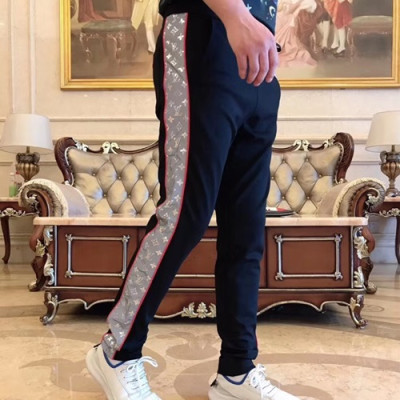 LouisVuitton 2019 Mens Casual Logo Training Pants  -루이비통 남성 캐쥬얼 로고 트레이닝 팬츠  LOUTP0013.Size(M-2XL).블랙