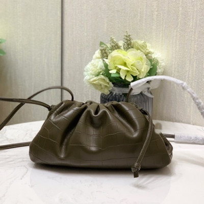 Bottega Veneta 2019 The Pouch Bag / Shoulder Bag,22cm - 보테가 베네타 2019 더 파우치 백 / 숄더백,BVB0440,22cm,카키