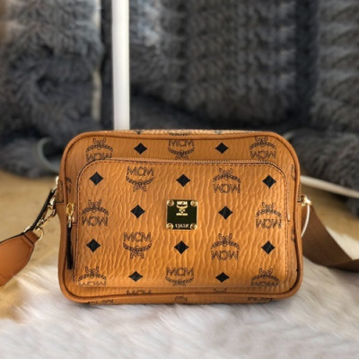 MCM 2019 Visetos Camera Shoulder Cross Bag,22cm - 엠씨엠 2019 여성용 비세토스 카메라 숄더 크로스백 MCMB0415, 22cm,브라운