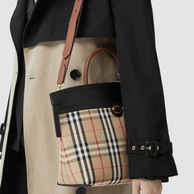 Burberry 2020 Canvas & Leather Tote Shoulder Bag, 36cm - 버버리 2020 여성용 캔버스 & 레더 토트 숄더백 ,BURB0459,36cm,블랙+베이지