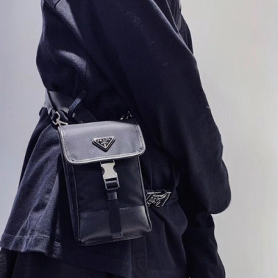 Prada 2020 Nylon Shoulder Bag / Phone Bag ,19CM - 프라다 2020 나일론 남여공용 숄더백 / 폰백,2ZH109-1,19CM,블랙