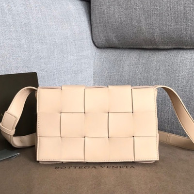 Bottega Veneta 2020 Leather Shoulder Bag,23cm - 보테가 베네타 2020 레더 여성용 숄더백 578004 ,BVB0538,23cm,베이지