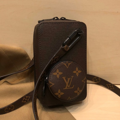 Louis Vuitton 2020 Phone Bag Shoulder Bag,17cm - 루이비통 2020 남여공용 폰백 숄더백 M30581,LOUB2163,17cm,브라운