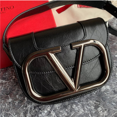 [발렌티노]Valentino 2021 Women's Garavani Supervee Shoulder Bag,18cm - 발렌티노 2021 여성용 가바니 슈퍼비 숄더백,18cm,VTB1046,블랙