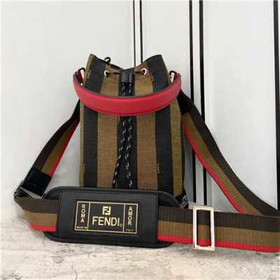 [펜디]Fendi 2021 Men's Fabric Bucket Shoulder Bag,26cm - 펜디 2021 남성용 페브릭 버킷 숄더백,26cmFENB0656,브라운