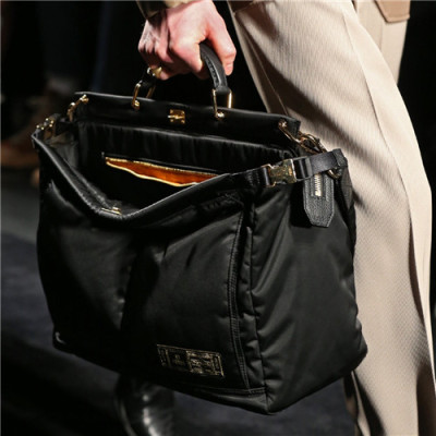 [펜디]Fendi 2021 Men's Peekaboo Nylon Tote Bag/Shoulder Bag,42cm,FENB0675 - 펜디 2021 남성용 나일론 피카부 토트백/숄더백,42cm,블랙