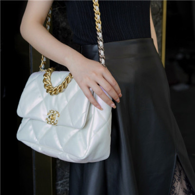 [블링블링]Chanel 2021 Women's Leather Shoulder Bag,30cm,CHAB1700 - 샤넬 2021 여성용 레더 숄더백,30cm,화이트