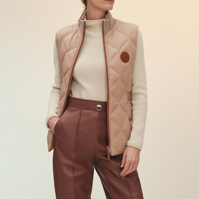 Hermes  Womens Patch Logo Modern Duck Down Padding Vest Camel - 에르메스 2021 여성 패치 로고 모던 덕다운 패딩 조끼 Her02362x Size(s - l) 카멜