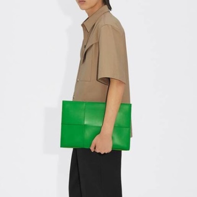 보테가베네타 남성 클래식 그린 클러치 - Mens Green Clutch - bv0305x