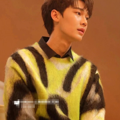 지방시 남성 모던 크루넥 그린 니트  - Mens Green Knits - giv0852x