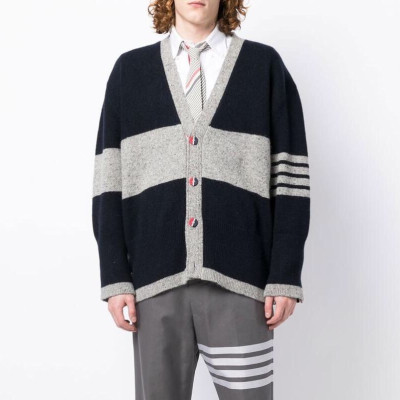 톰브라운 남성 브이넥 그레이 가디건 - Thom Browne Unisex Gray Cardigan - th01x