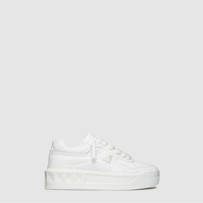 발렌티노 남/녀 원 스터드 XL 나파 가죽 로우탑 스니커즈 - Valentino Unisex One Stud XL Nappa Leather Low-Top Sneakers - val402x