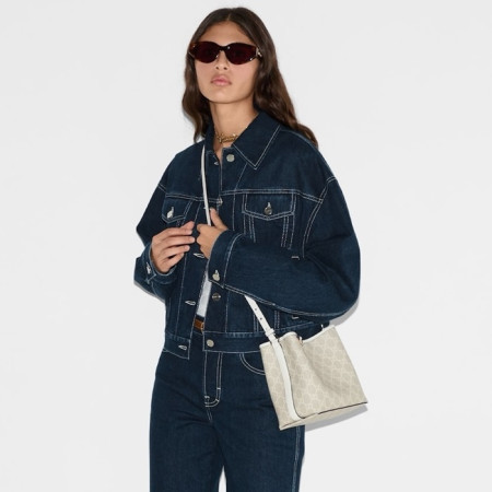 구찌 여성 GG 엠블럼 스몰 버킷백 - Gucci Womens GG Emblem Small Bucket Bag - gub6009x